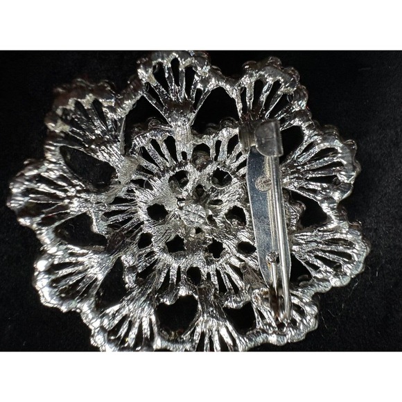 Small Hot Red Diamante Flower Brooch (Silver Tone) Vintage Pin 3 Dimensional - Picture 5 of 6
